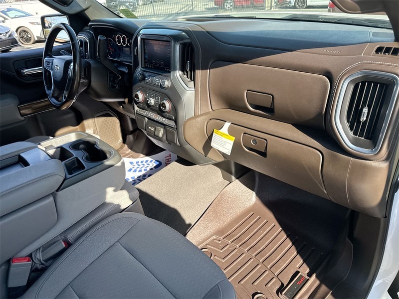 Chevrolet Silverado 1500 LTD Vehicle Full-screen Gallery Image 31