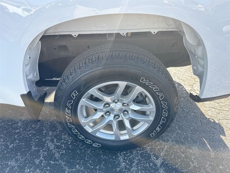 Chevrolet Silverado 1500 LTD Vehicle Full-screen Gallery Image 35