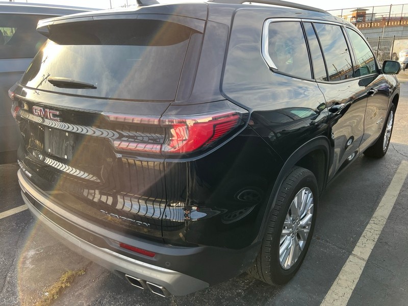 GMC Acadia Vehicle Full-screen Gallery Image 6