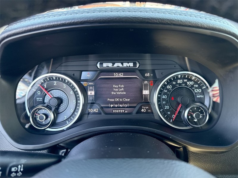 Ram 1500 Vehicle Full-screen Gallery Image 17