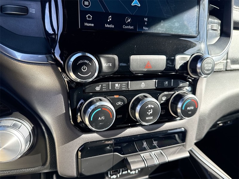 Ram 1500 Vehicle Full-screen Gallery Image 22