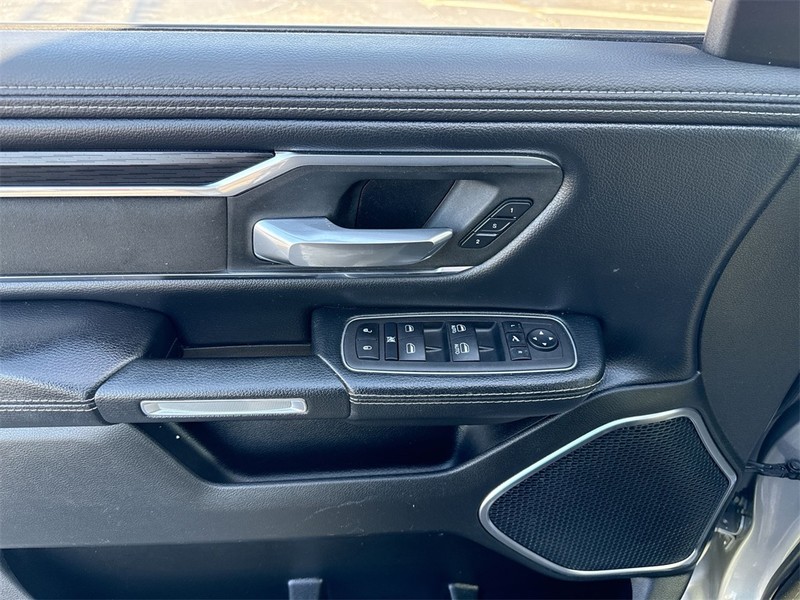 Ram 1500 Vehicle Full-screen Gallery Image 25