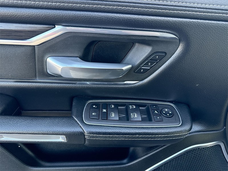 Ram 1500 Vehicle Full-screen Gallery Image 26