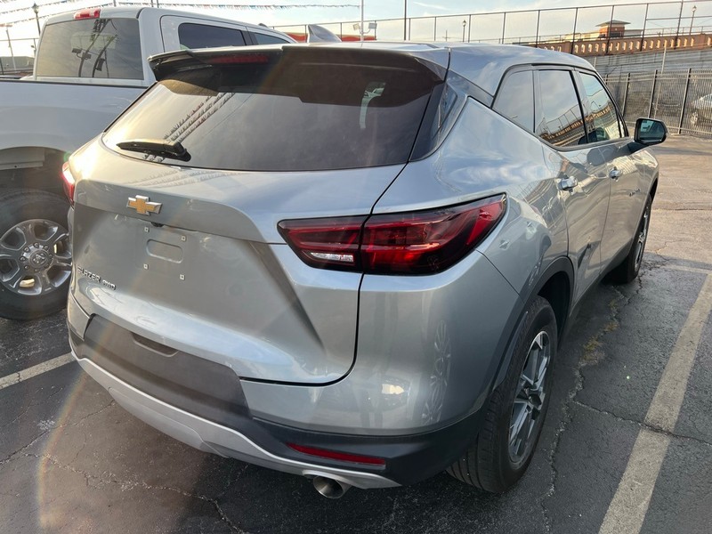 Chevrolet Blazer Vehicle Full-screen Gallery Image 04