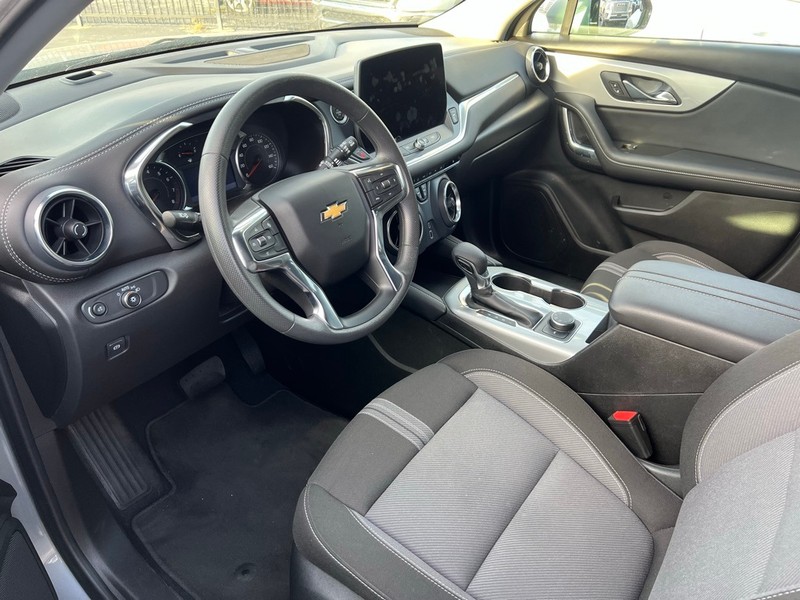 Chevrolet Blazer Vehicle Full-screen Gallery Image 05