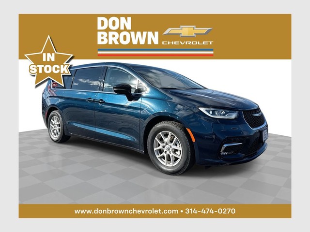 2024 Chrysler Pacifica Touring L's photo