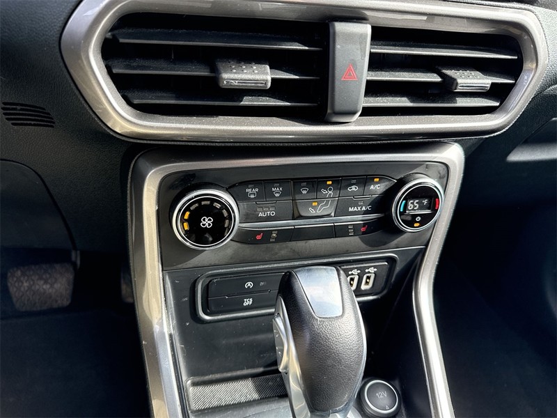 Ford EcoSport Vehicle Full-screen Gallery Image 22