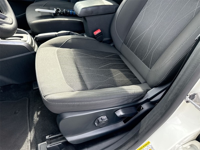 Ford EcoSport Vehicle Full-screen Gallery Image 24