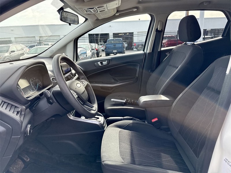 Ford EcoSport Vehicle Full-screen Gallery Image 25