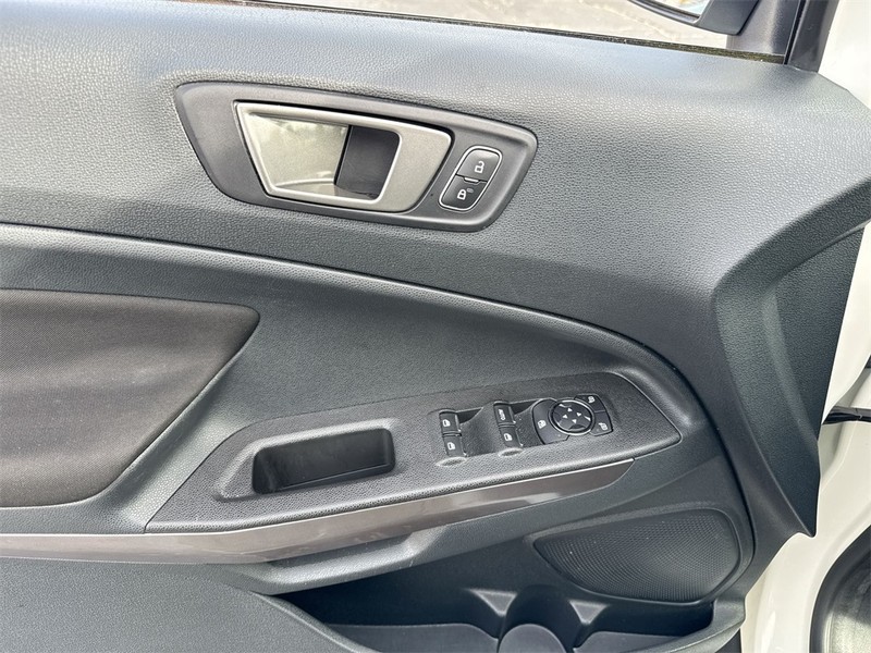 Ford EcoSport Vehicle Full-screen Gallery Image 26