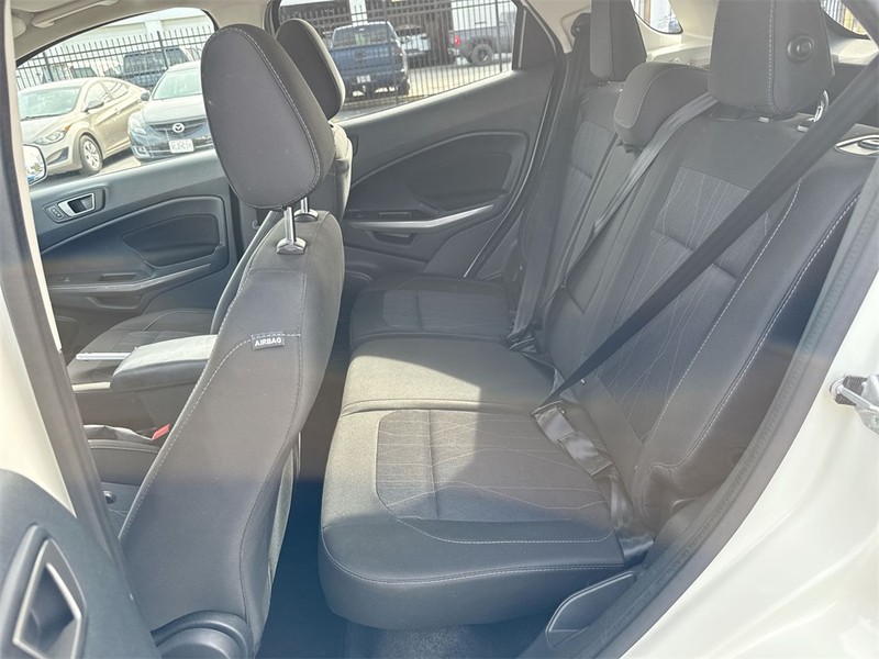 Ford EcoSport Vehicle Full-screen Gallery Image 28