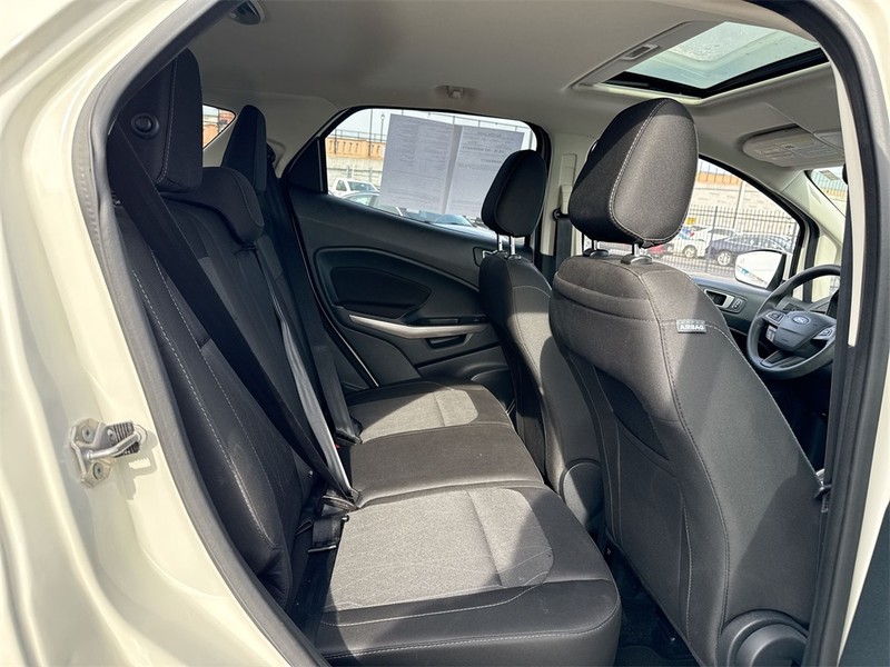 Ford EcoSport Vehicle Full-screen Gallery Image 30