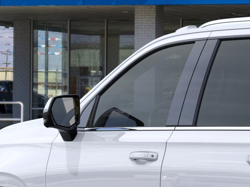 Chevrolet Suburban Vehicle Full-screen Gallery Image 12