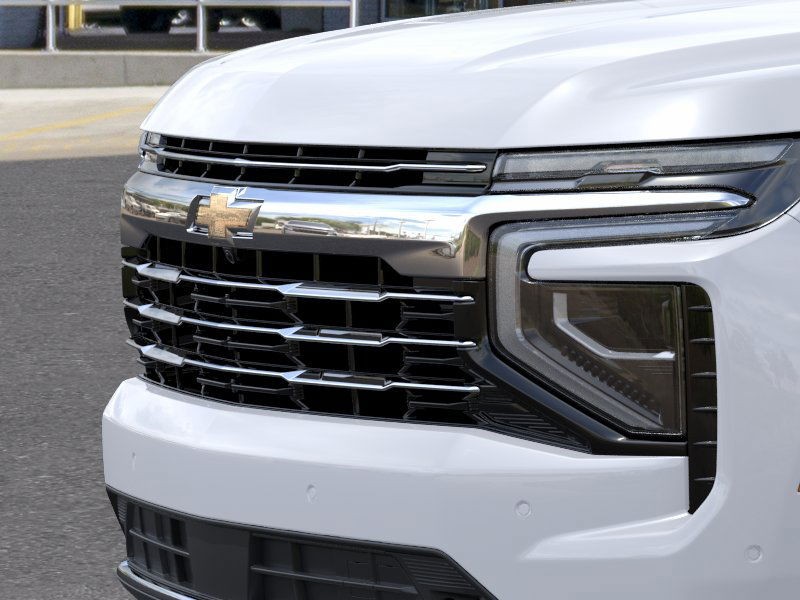 Chevrolet Suburban Vehicle Full-screen Gallery Image 13