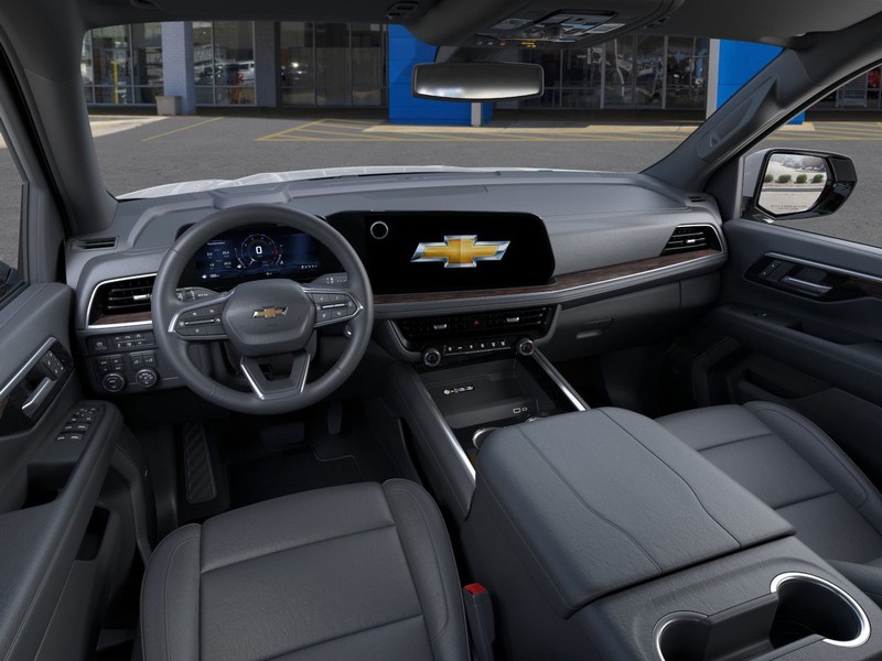 Chevrolet Suburban Vehicle Full-screen Gallery Image 15