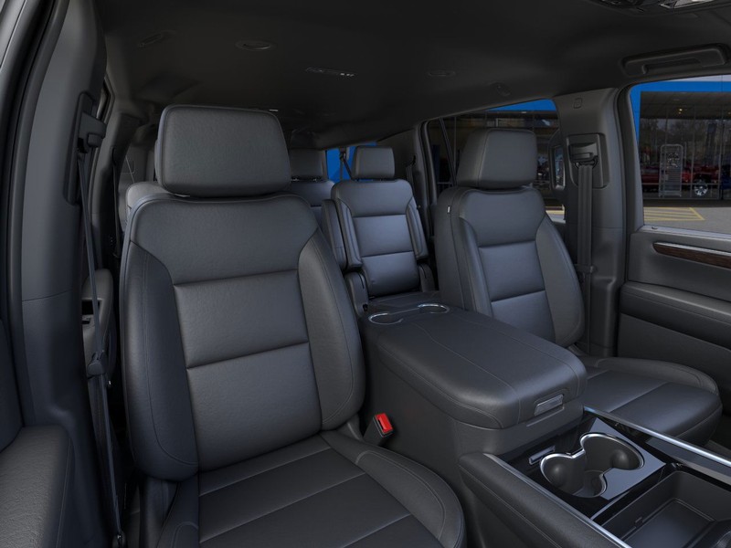 Chevrolet Suburban Vehicle Full-screen Gallery Image 16
