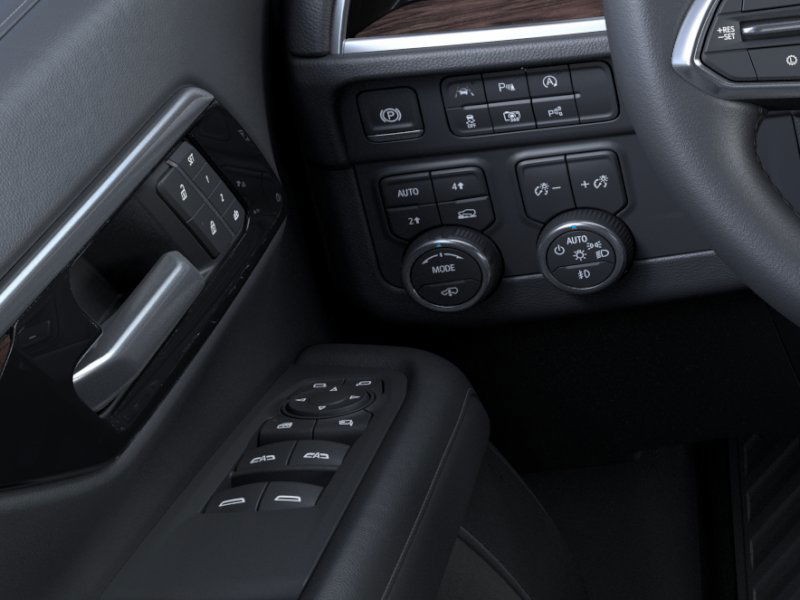 Chevrolet Suburban Vehicle Full-screen Gallery Image 22