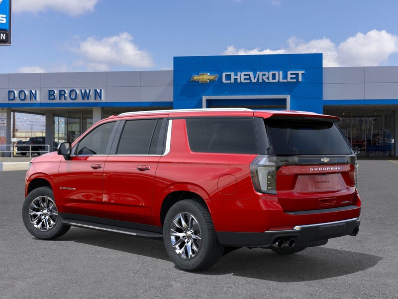 Chevrolet Suburban Vehicle Full-screen Gallery Image 3