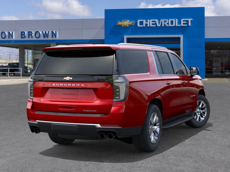 Chevrolet Suburban Vehicle Full-screen Gallery Image 4