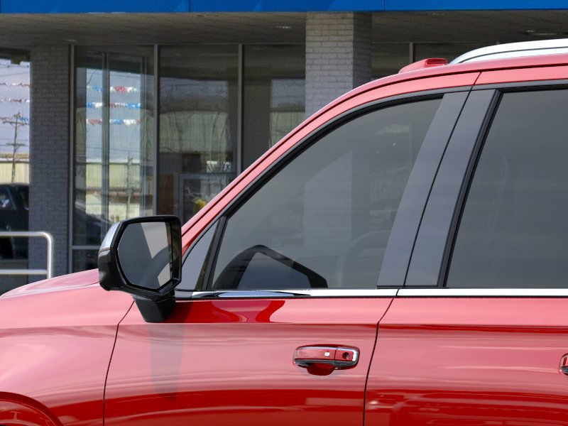 Chevrolet Suburban Vehicle Full-screen Gallery Image 12