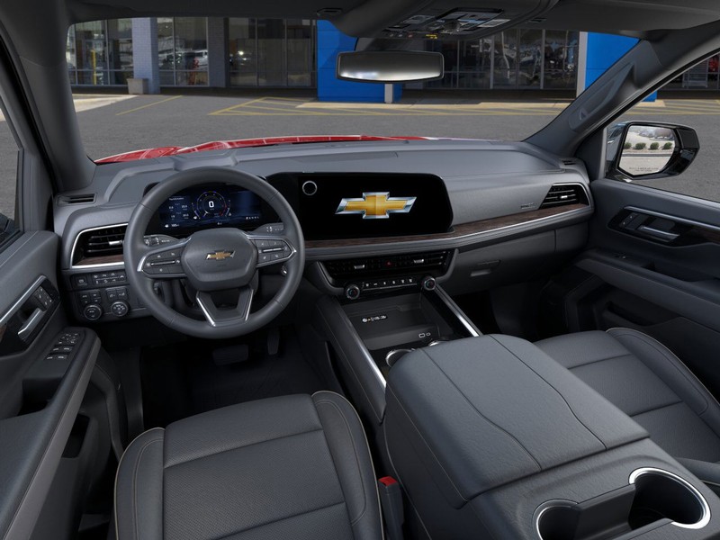 Chevrolet Suburban Vehicle Full-screen Gallery Image 15