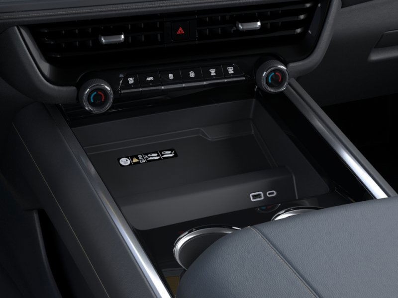 Chevrolet Suburban Vehicle Full-screen Gallery Image 23