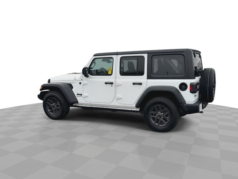 Jeep Wrangler Vehicle Full-screen Gallery Image 10