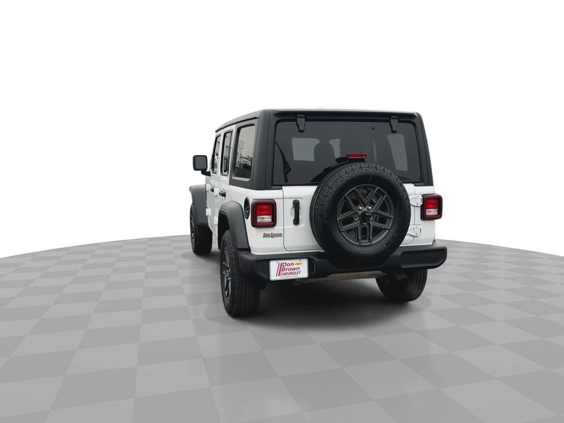 Jeep Wrangler Vehicle Full-screen Gallery Image 11