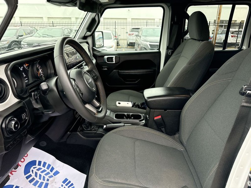 Jeep Wrangler Vehicle Full-screen Gallery Image 28