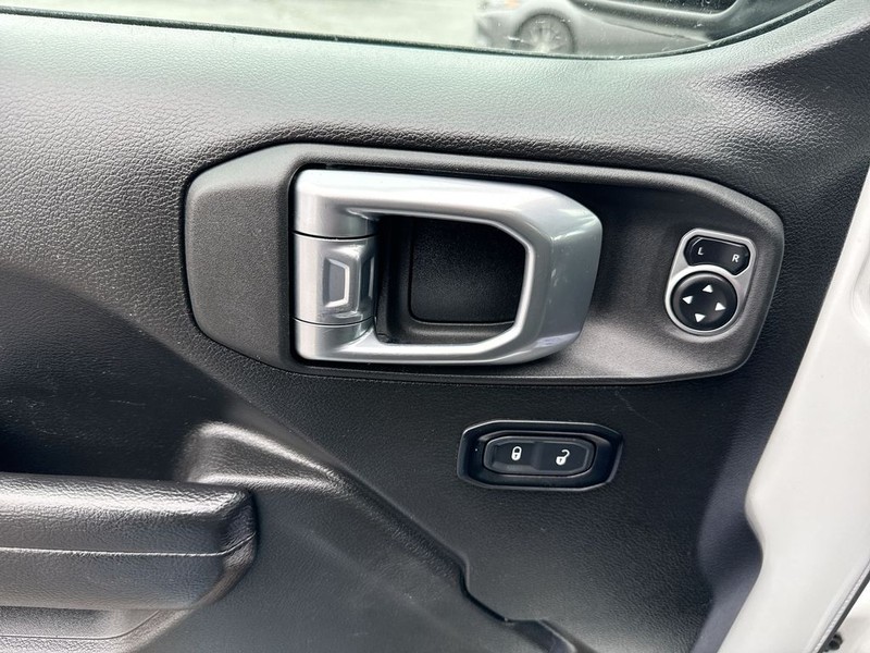 Jeep Wrangler Vehicle Full-screen Gallery Image 30