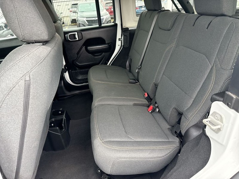 Jeep Wrangler Vehicle Full-screen Gallery Image 31