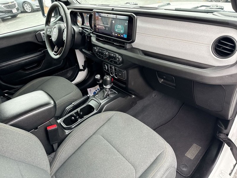 Jeep Wrangler Vehicle Full-screen Gallery Image 35