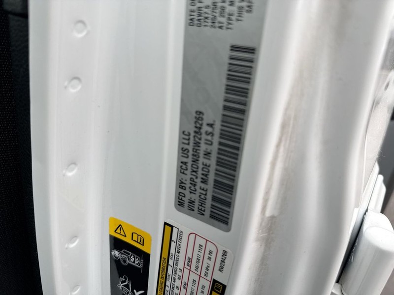 Jeep Wrangler Vehicle Full-screen Gallery Image 40