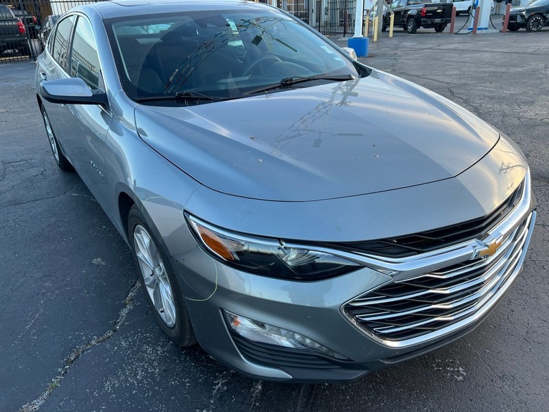 Chevrolet Malibu Vehicle Full-screen Gallery Image 3