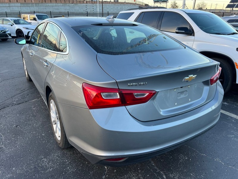 Chevrolet Malibu Vehicle Full-screen Gallery Image 4