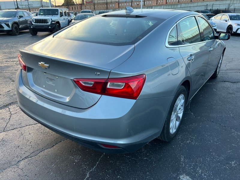 Chevrolet Malibu Vehicle Full-screen Gallery Image 6