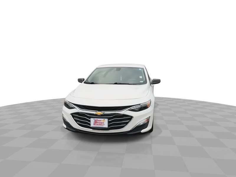 Chevrolet Malibu Vehicle Full-screen Gallery Image 4