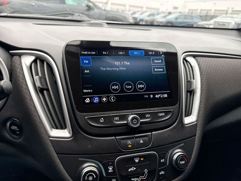 Chevrolet Malibu Vehicle Full-screen Gallery Image 18