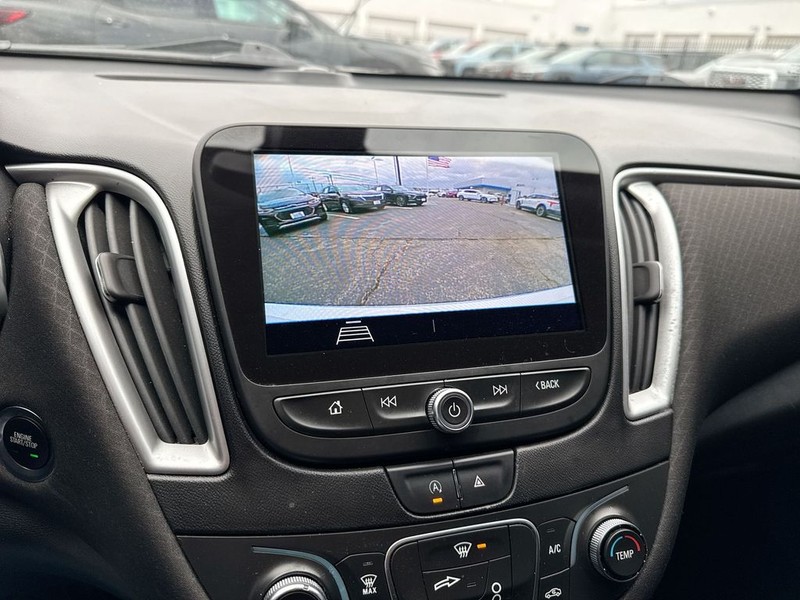 Chevrolet Malibu Vehicle Full-screen Gallery Image 19