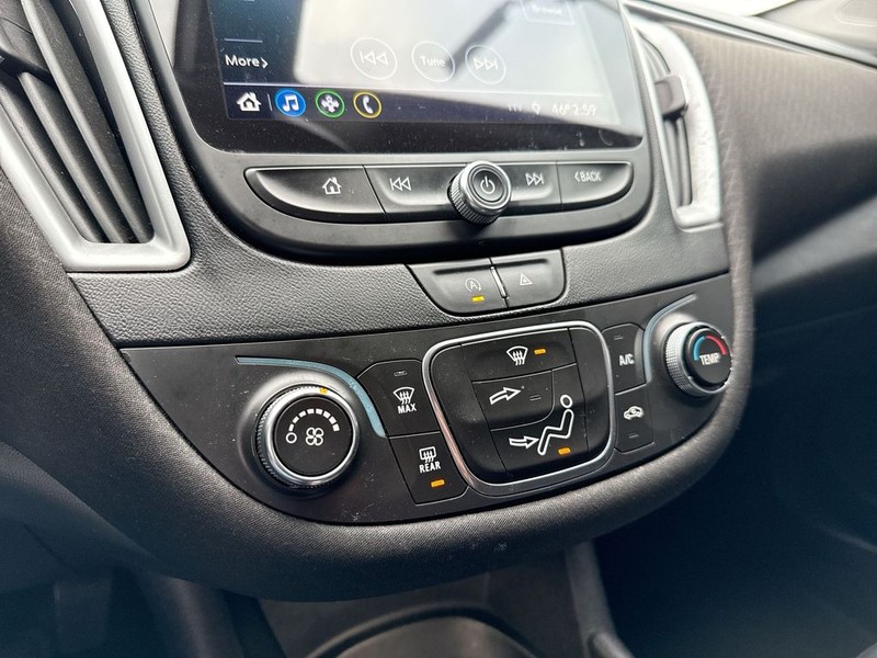 Chevrolet Malibu Vehicle Full-screen Gallery Image 22