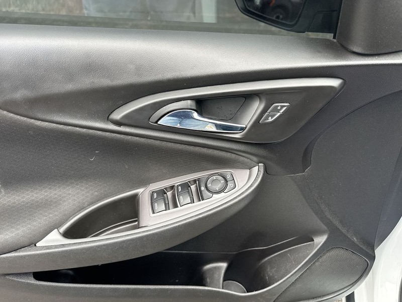 Chevrolet Malibu Vehicle Full-screen Gallery Image 25