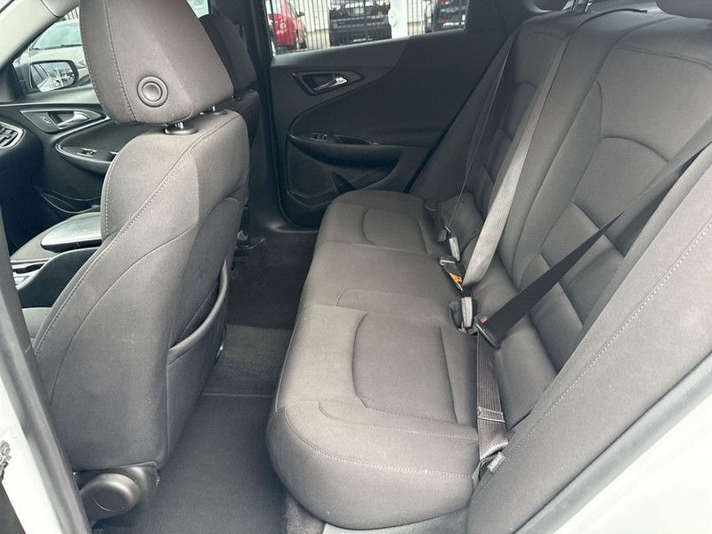 Chevrolet Malibu Vehicle Full-screen Gallery Image 27