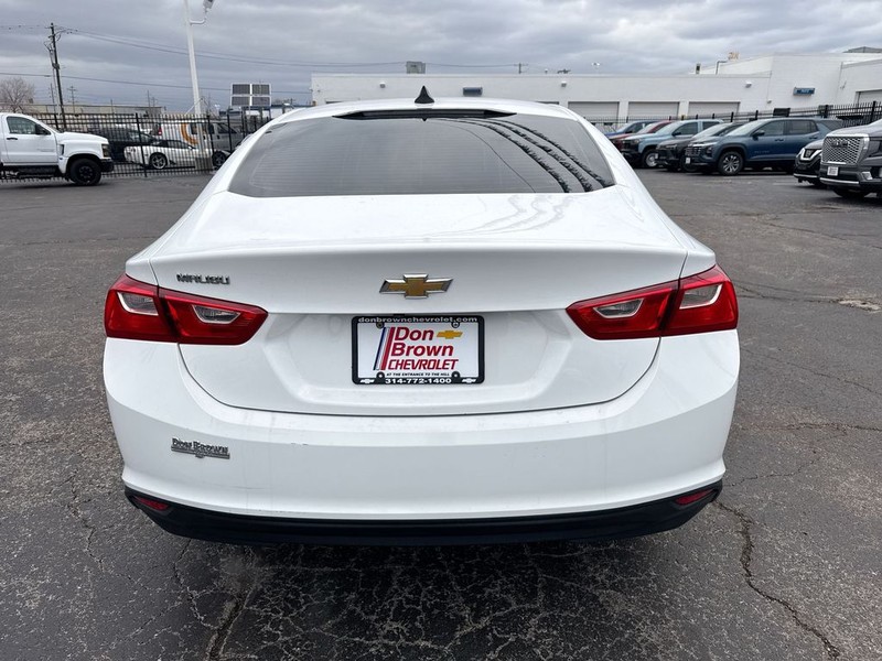 Chevrolet Malibu Vehicle Full-screen Gallery Image 28