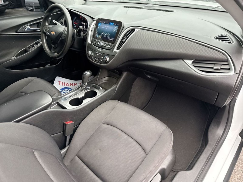 Chevrolet Malibu Vehicle Full-screen Gallery Image 31