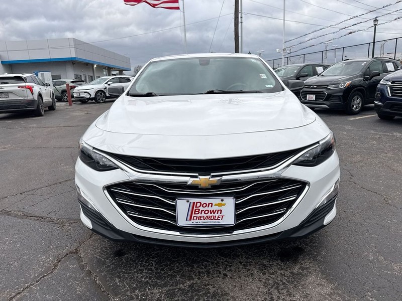 Chevrolet Malibu Vehicle Full-screen Gallery Image 32