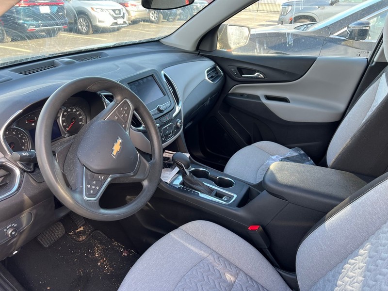 Chevrolet Equinox Vehicle Full-screen Gallery Image 05