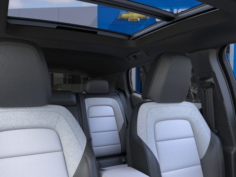 Chevrolet Equinox EV Vehicle Full-screen Gallery Image 24