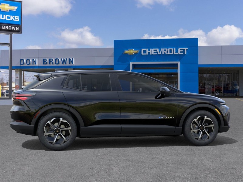 Chevrolet Equinox EV Vehicle Full-screen Gallery Image 5