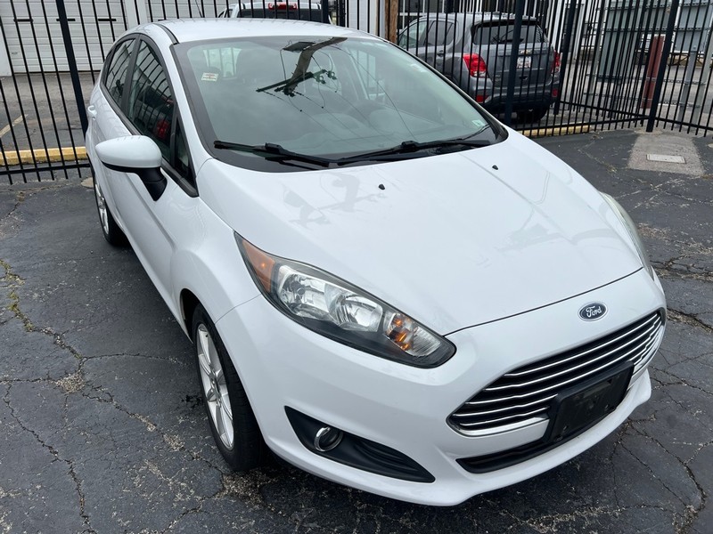 Ford Fiesta Vehicle Full-screen Gallery Image 3