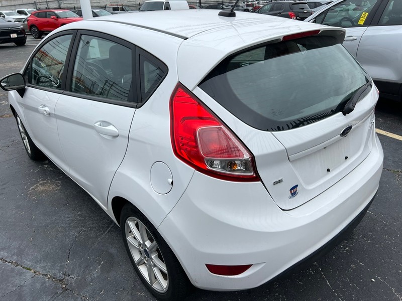 Ford Fiesta Vehicle Full-screen Gallery Image 4